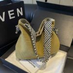 Large Capacity Pleated Shoulder Bag for Women - Image 4